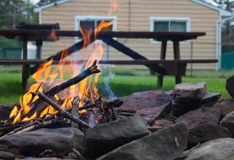 Мотель Sullivan Trail Inn & Suites