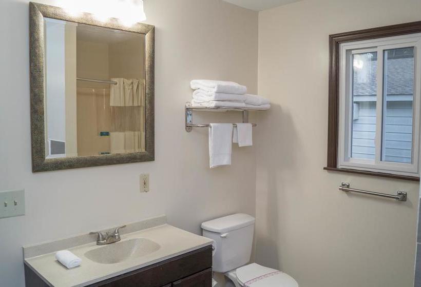 Мотель Sullivan Trail Inn & Suites