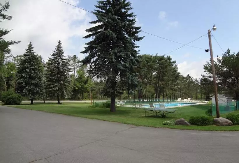 Мотель Sullivan Trail Inn & Suites