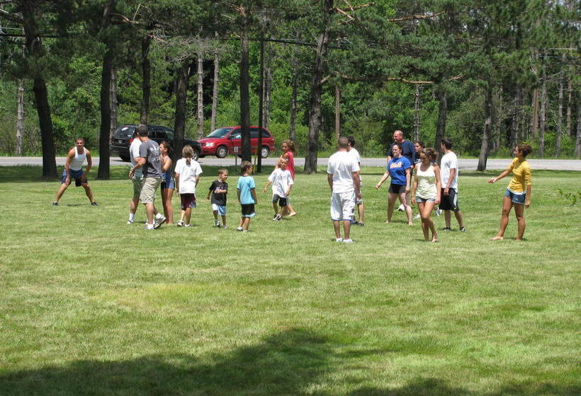 Мотель Sullivan Trail Inn & Suites