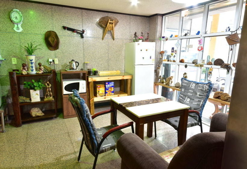 Pension (Hôtel basse catégorie) Back To Eden Resotel