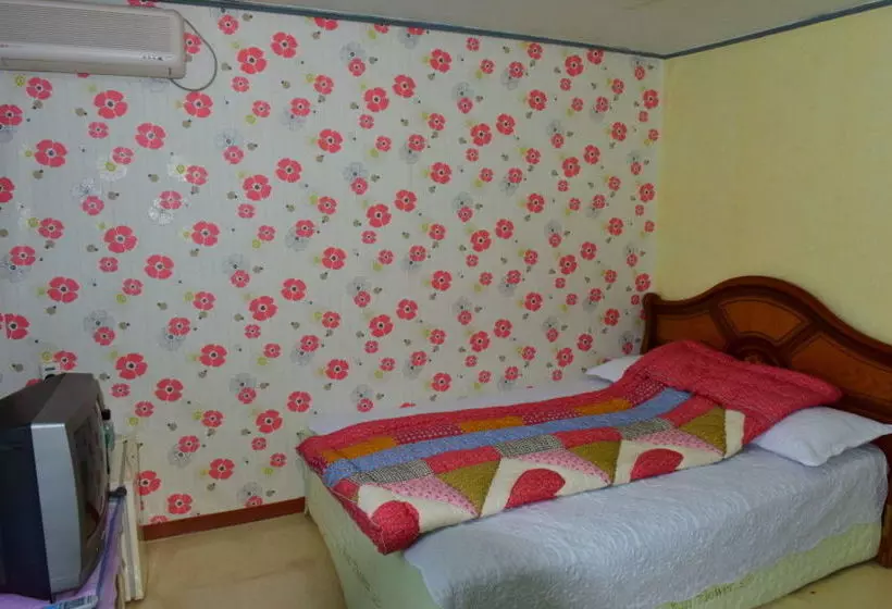 Pensão Back To Eden Resotel