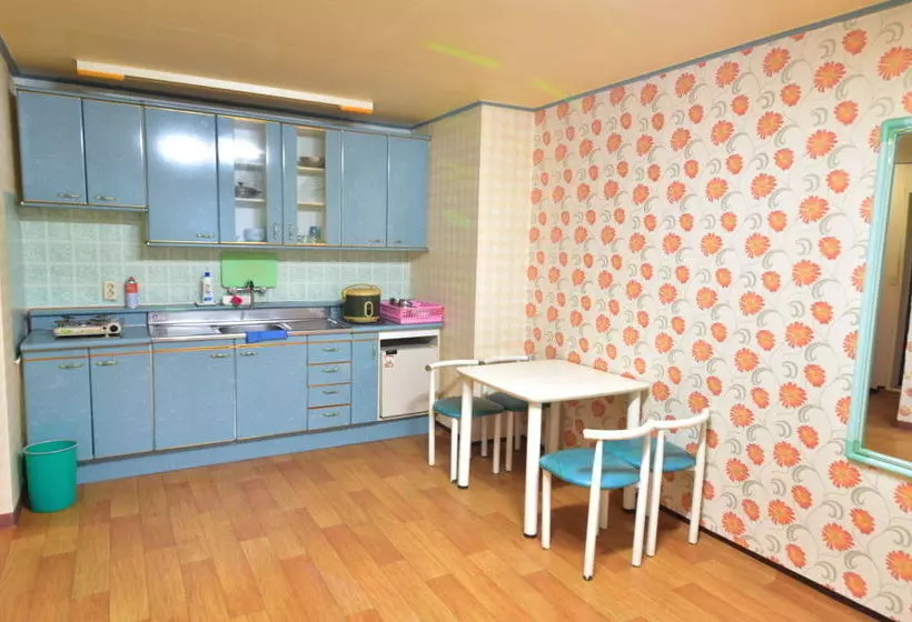 Pensão Back To Eden Resotel