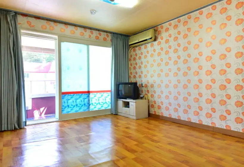 Pensão Back To Eden Resotel