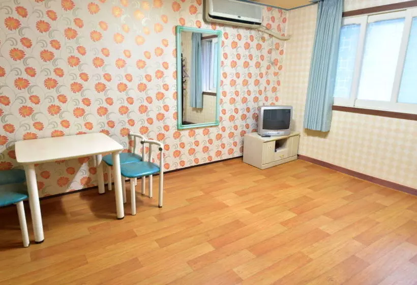 Pensão Back To Eden Resotel