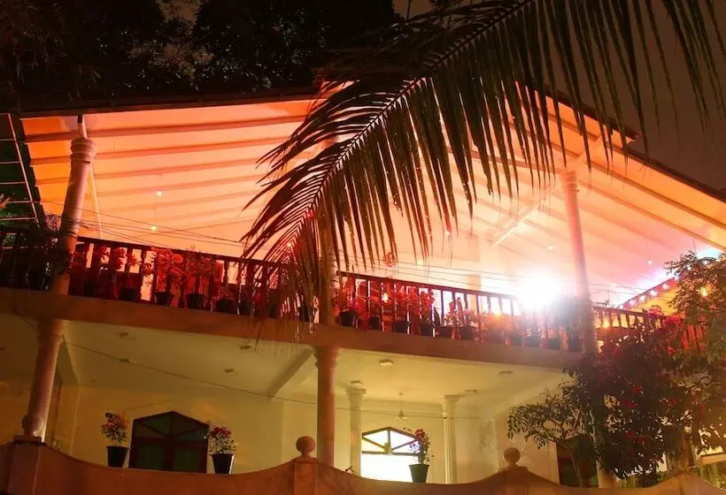 پانسیون La Villa Guest House