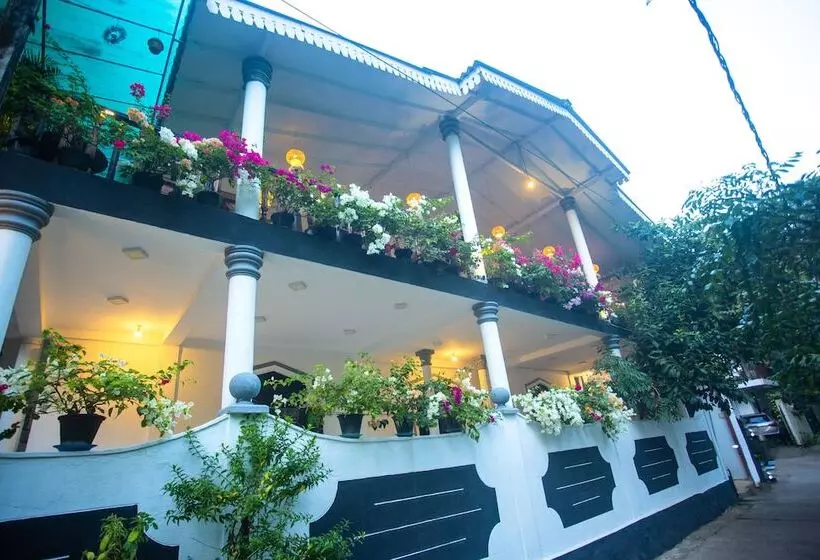 پانسیون La Villa Guest House