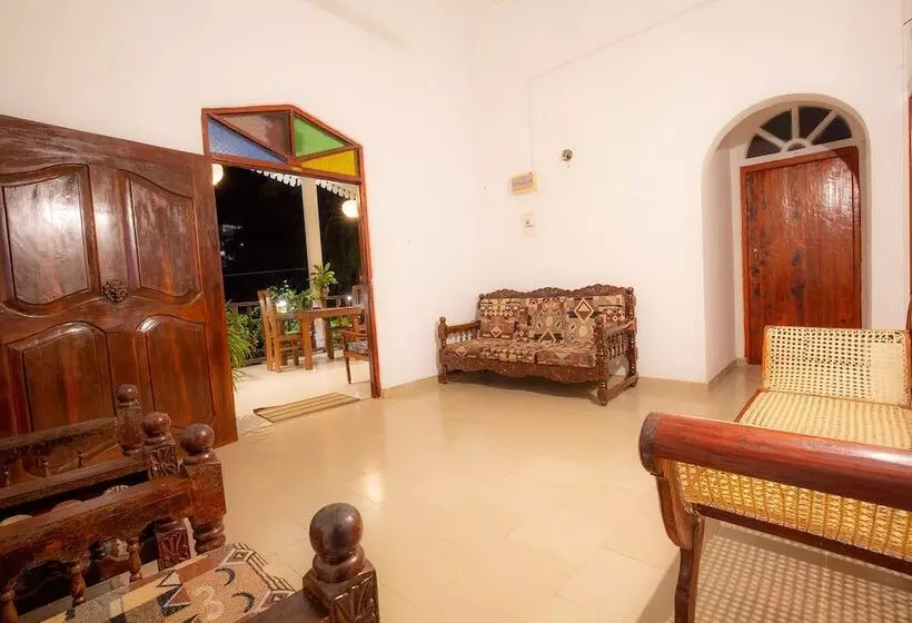 پانسیون La Villa Guest House