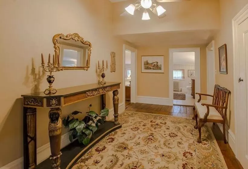 The Neighbour House B&b