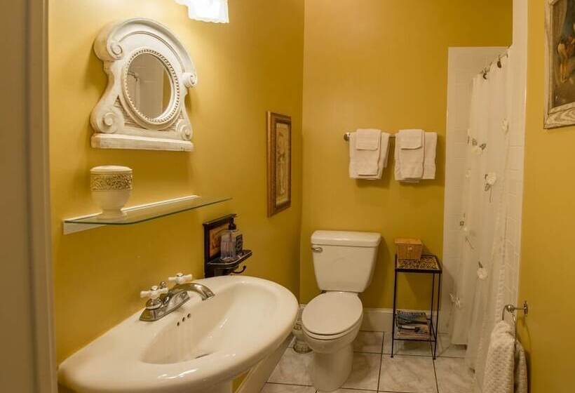 The Neighbour House B&b