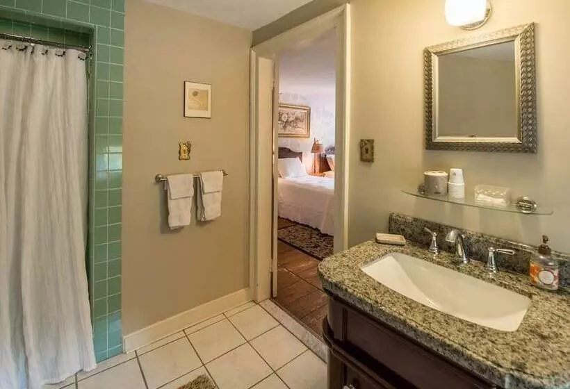 The Neighbour House B&b