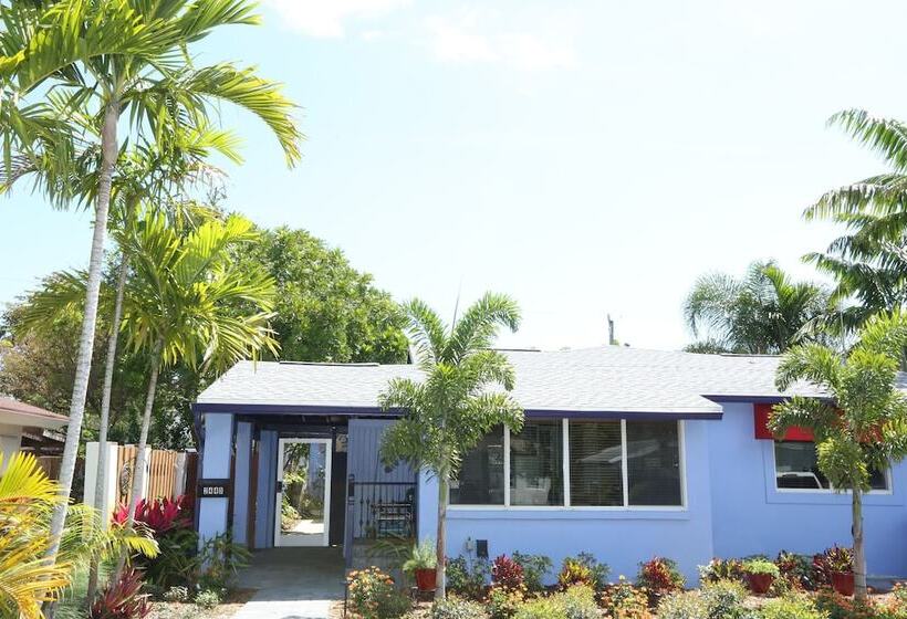 مبيت وإفطار Fantasy Island Inn – Caters To Men