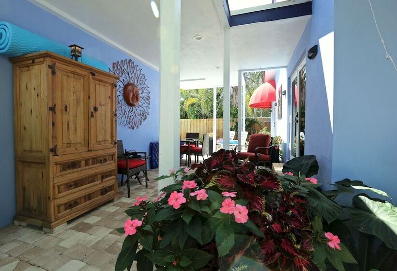 مبيت وإفطار Fantasy Island Inn – Caters To Men