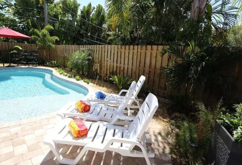 ベッドアンドブレックファースト Fantasy Island Inn – Caters To Men