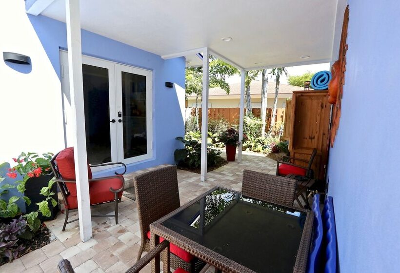 مبيت وإفطار Fantasy Island Inn – Caters To Men