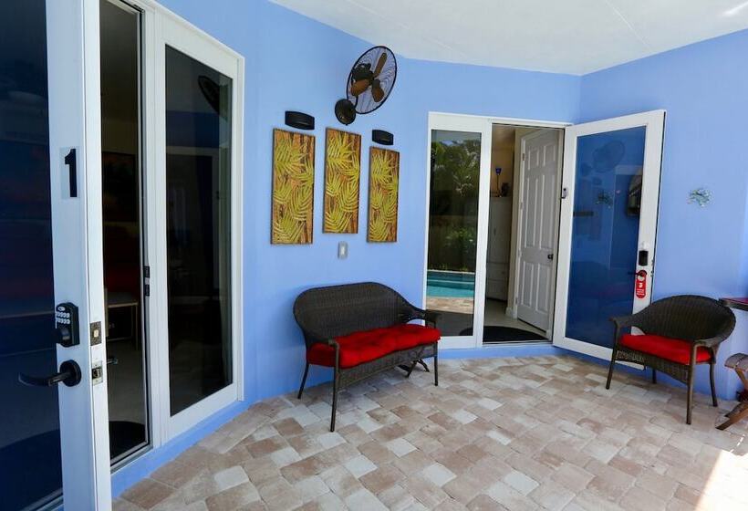 مبيت وإفطار Fantasy Island Inn – Caters To Men