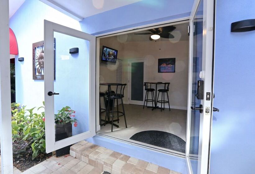 مبيت وإفطار Fantasy Island Inn – Caters To Men