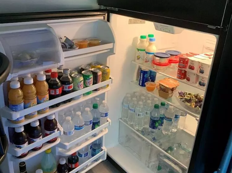 ベッドアンドブレックファースト Fantasy Island Inn – Caters To Men