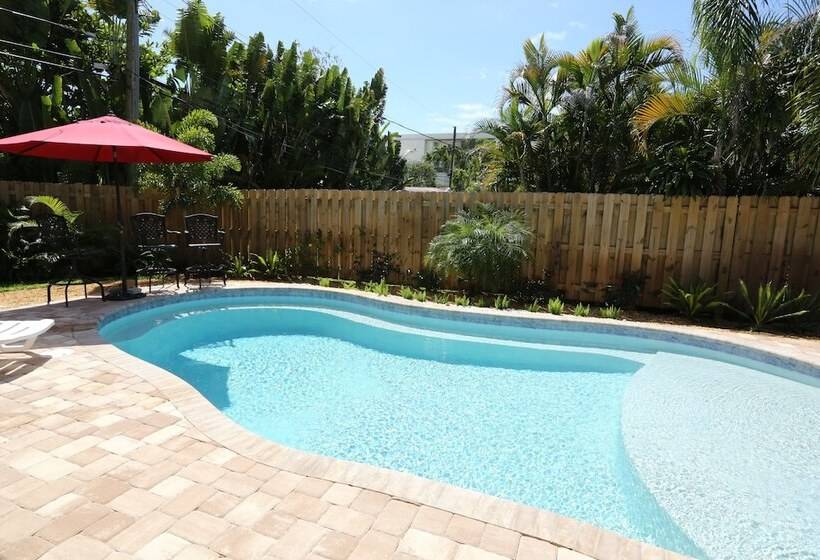 مبيت وإفطار Fantasy Island Inn – Caters To Men