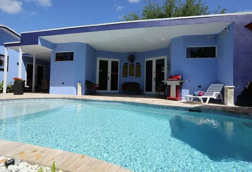 ベッドアンドブレックファースト Fantasy Island Inn – Caters To Men