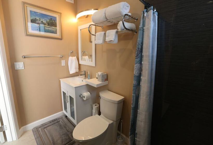 مبيت وإفطار Fantasy Island Inn – Caters To Men