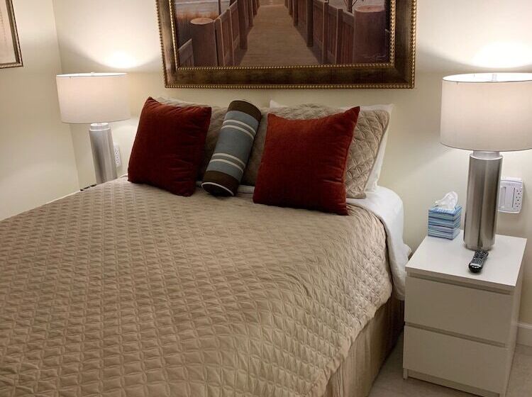 مبيت وإفطار Fantasy Island Inn – Caters To Men