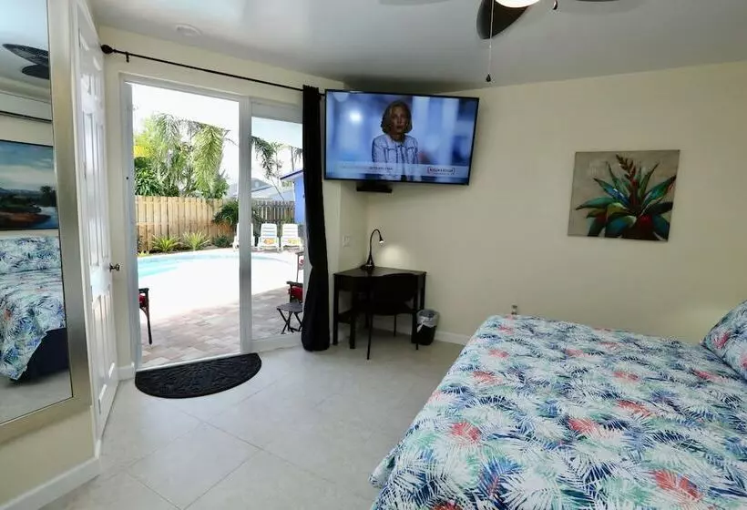 ベッドアンドブレックファースト Fantasy Island Inn – Caters To Men