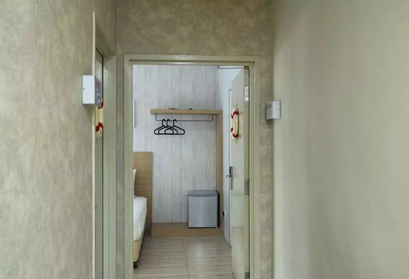Lighthouse Hotel & Shortstay