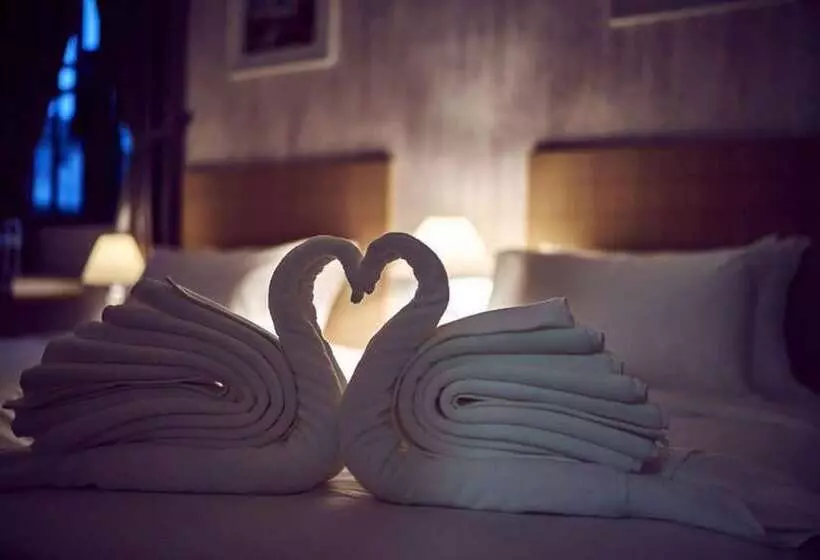 Lighthouse Hotel & Shortstay