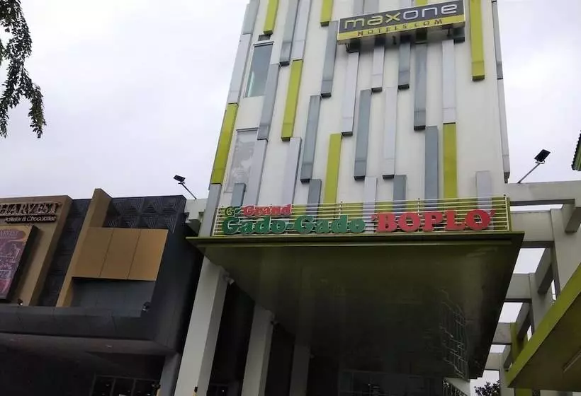 Maxonehotels.com At Kramat