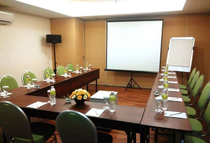 Maxonehotels.com At Kramat