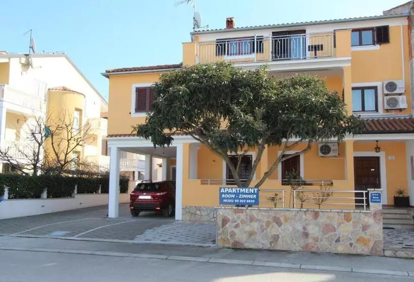 Отель Rooms And Apartment Matosevic