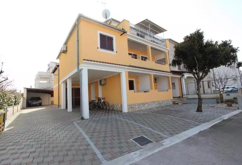 Отель Rooms And Apartment Matosevic