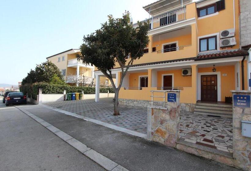 ホテル Rooms And Apartment Matosevic