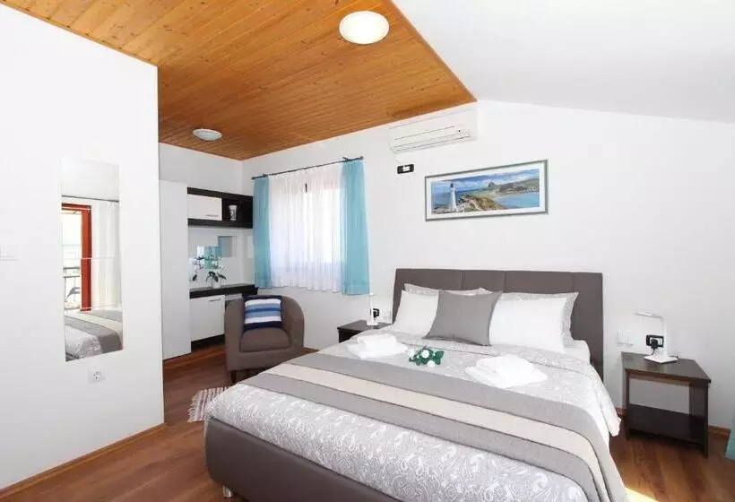 Отель Rooms And Apartment Matosevic