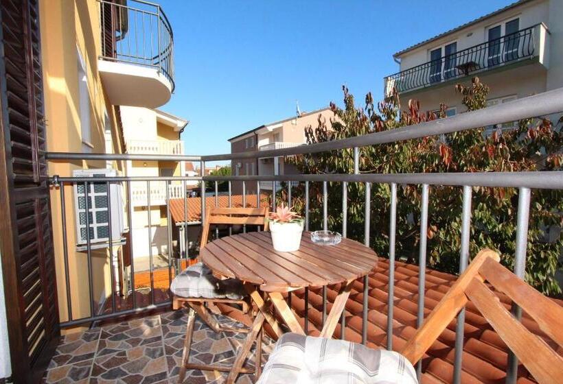 ホテル Rooms And Apartment Matosevic