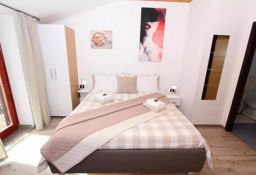 Отель Rooms And Apartment Matosevic