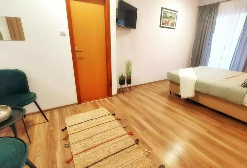 Отель Rooms And Apartment Matosevic