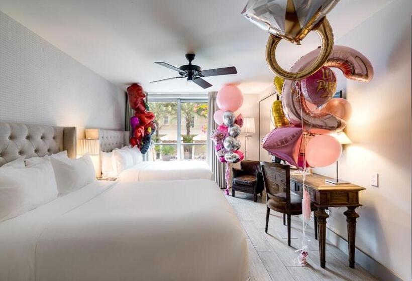 בית מלון כפרי The Plymouth South Beach