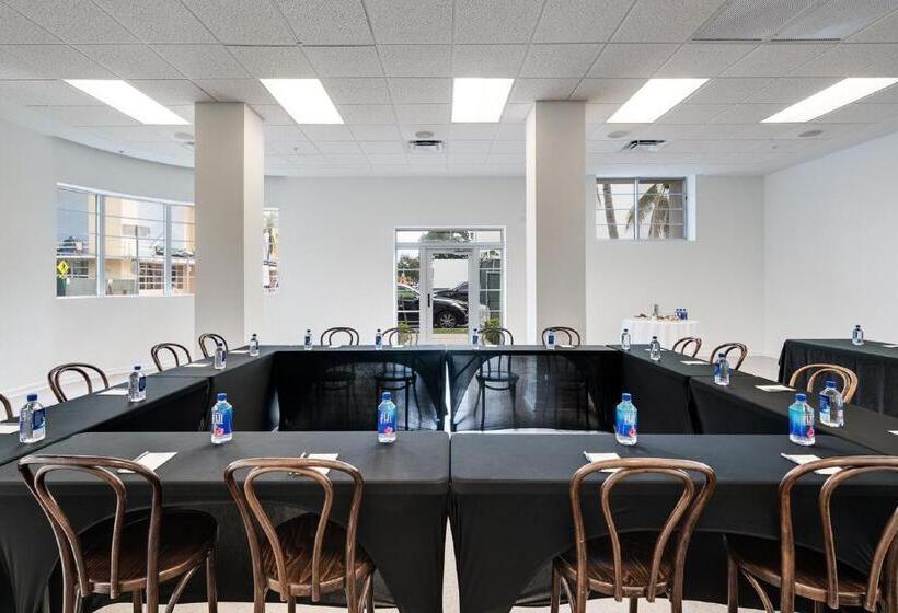 בית מלון כפרי The Plymouth South Beach