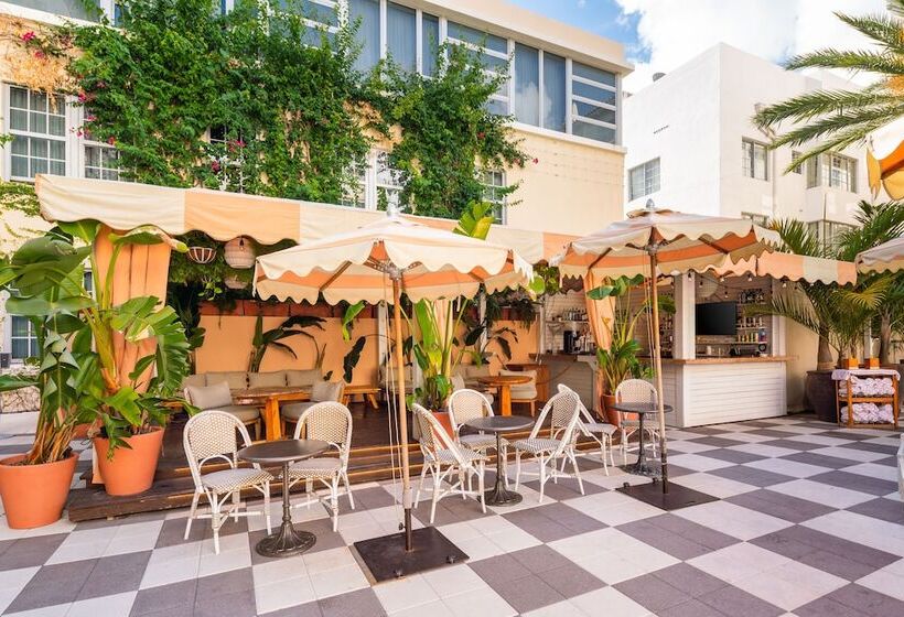 בית מלון כפרי The Plymouth South Beach