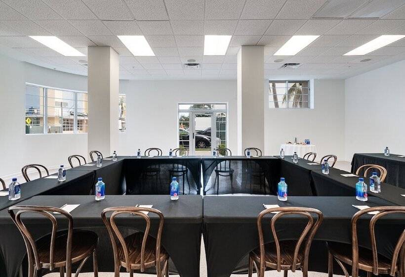 בית מלון כפרי The Plymouth South Beach