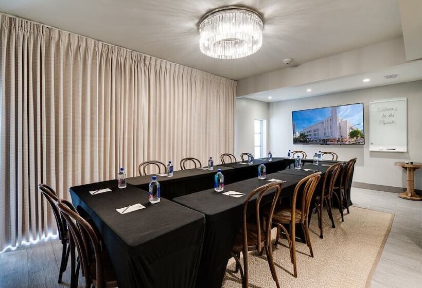 בית מלון כפרי The Plymouth South Beach