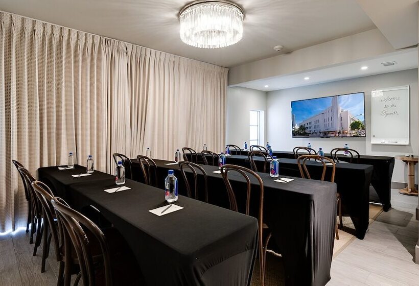 בית מלון כפרי The Plymouth South Beach