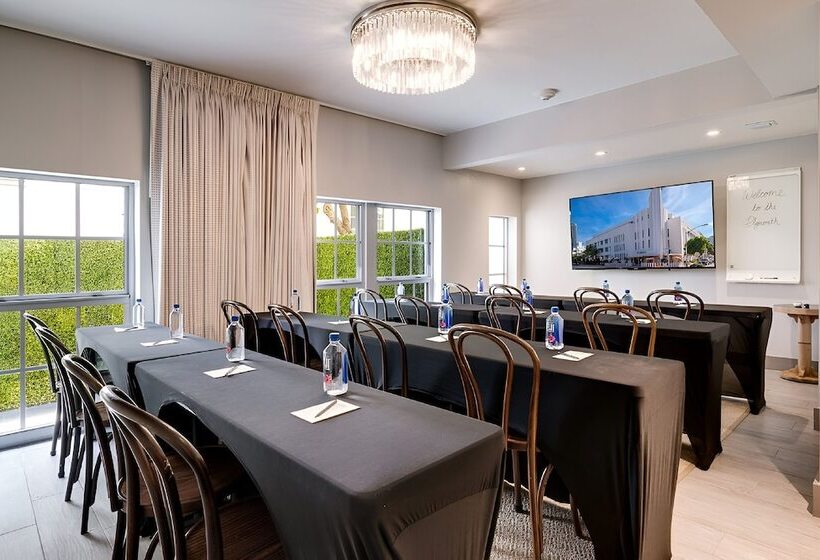 בית מלון כפרי The Plymouth South Beach