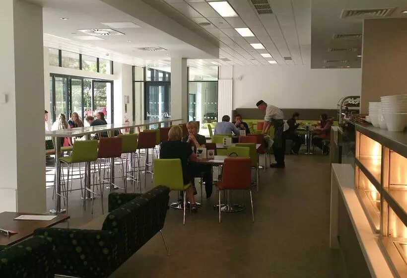 Hotelli Willow Court   Hostel