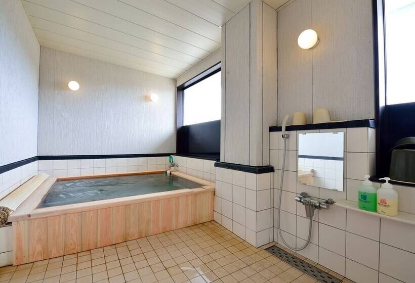 Отель Yasuragi No Yado Yuhana