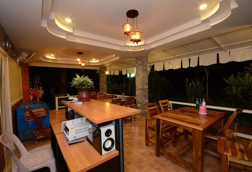 פנסיון Baan Suan Leela