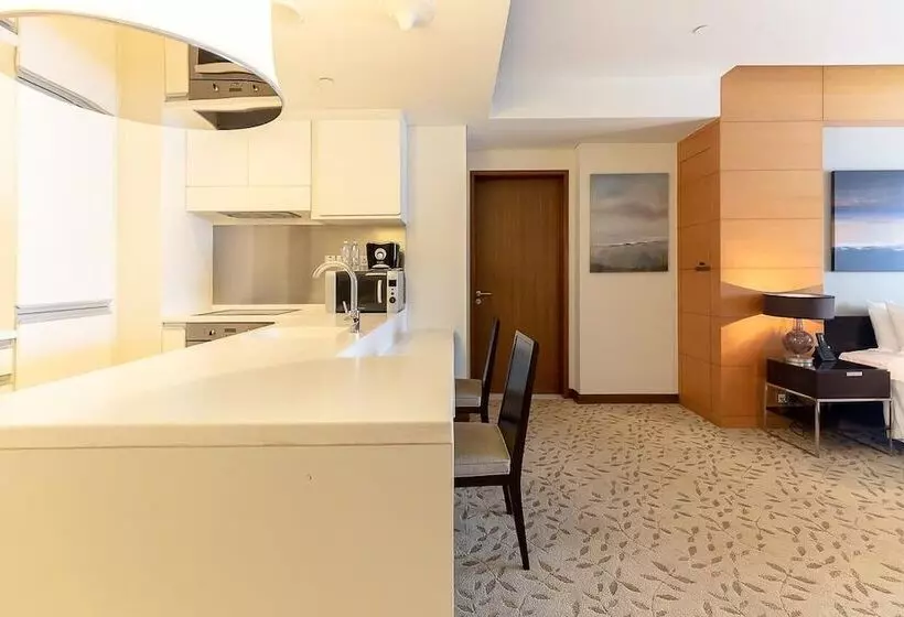 Residenssi Emaar Fashion Avenue – Formerly Address Dubai Mall Four Apple