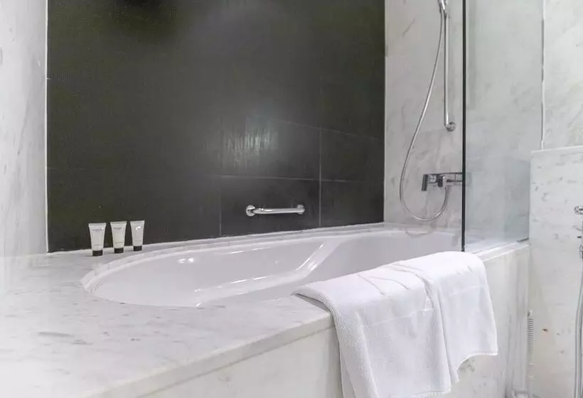 Residenssi Emaar Fashion Avenue – Formerly Address Dubai Mall Four Apple